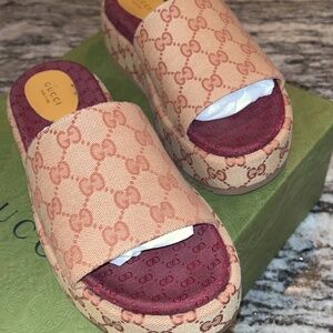 Gucci Interlocking G Platform Slides Sandals Women’s Size 40 (US 10) Authentic